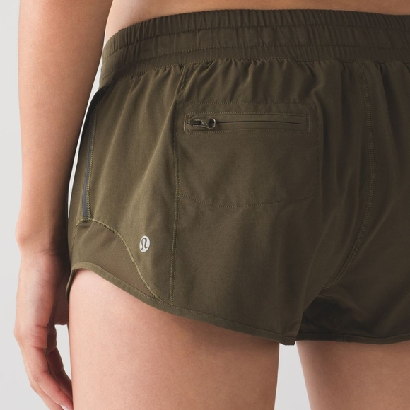 Lululemon Hotty Hot shorts size 8 in EUC - Picture 2 of 15